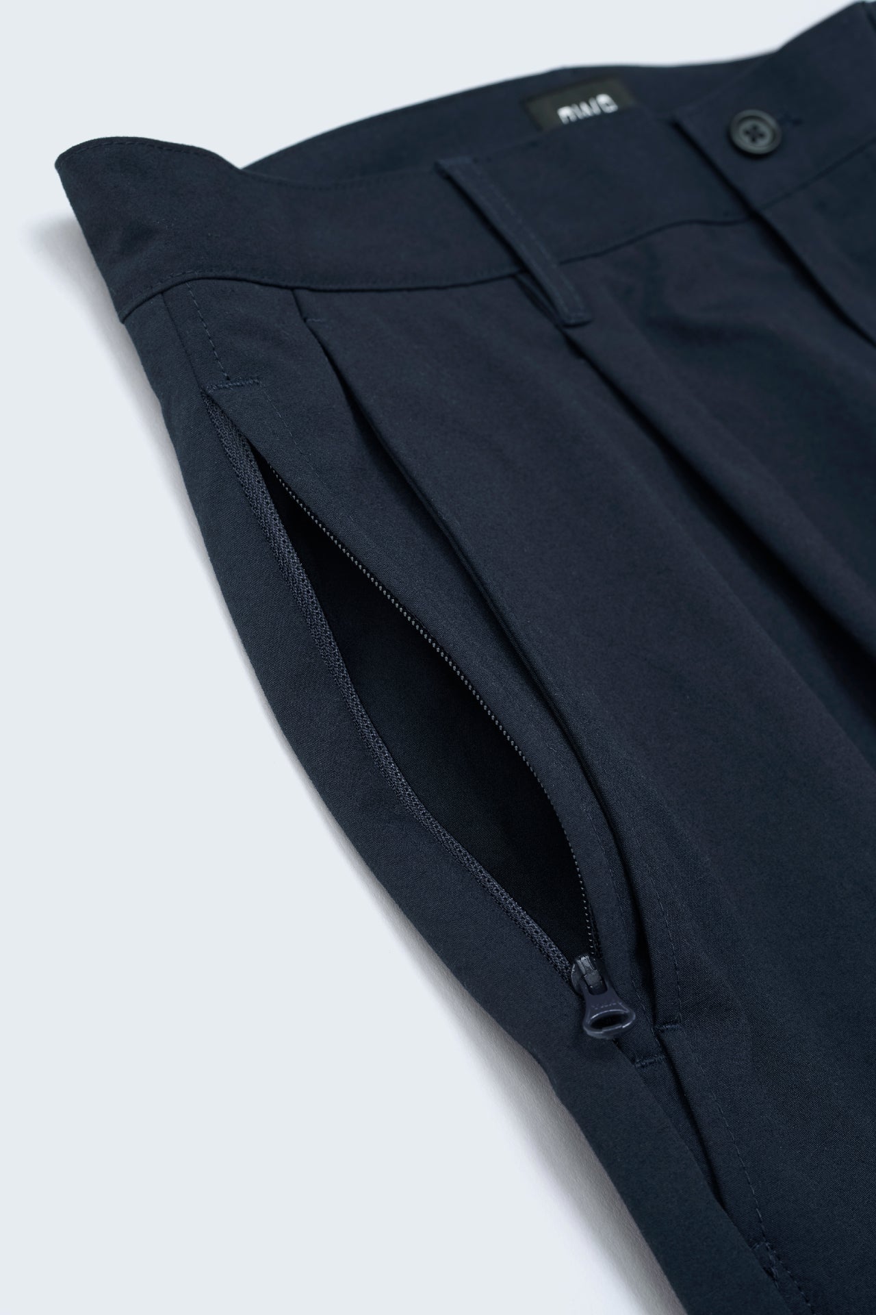 POLYVALENT TRAVEL SLACKS